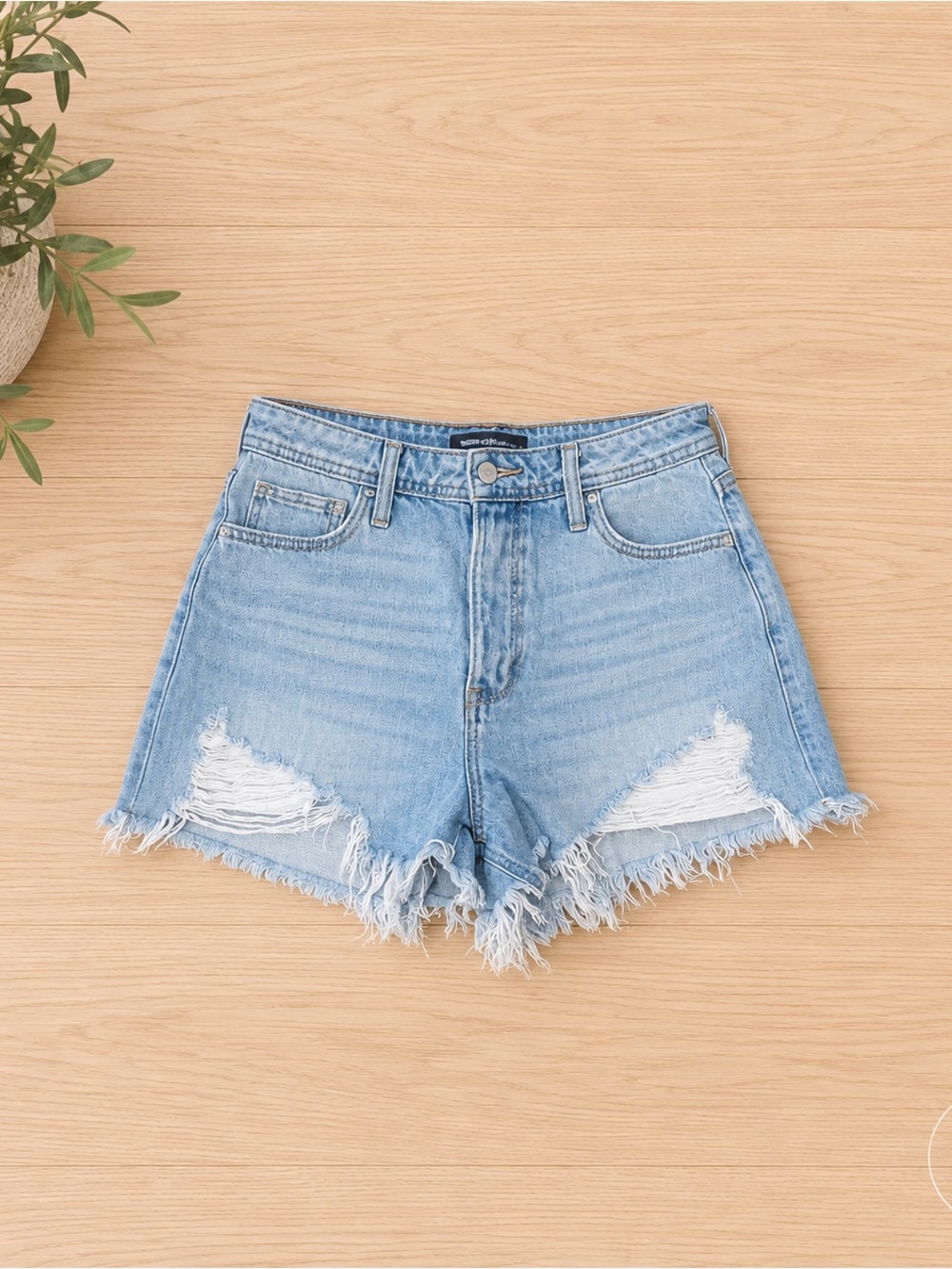 Hollister Distressed Cutoff Denim Shorts Women’s Size 7 W28 High Rise Light Wash